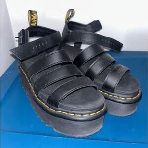 DR. MARTENS WOMEN'S BLAIRE QUAD HYDRO SANDAL / BLACK